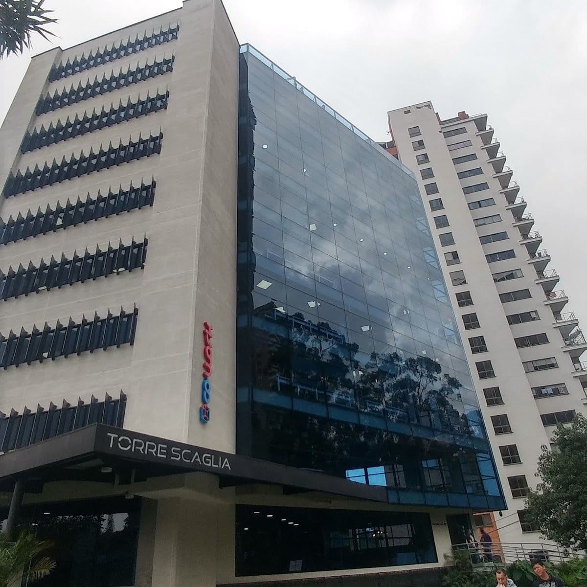 Co-Work Latam coworking space with communal tables in El Poblado